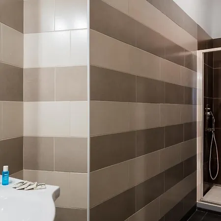 Gocce - Joes Flat 1 Modern